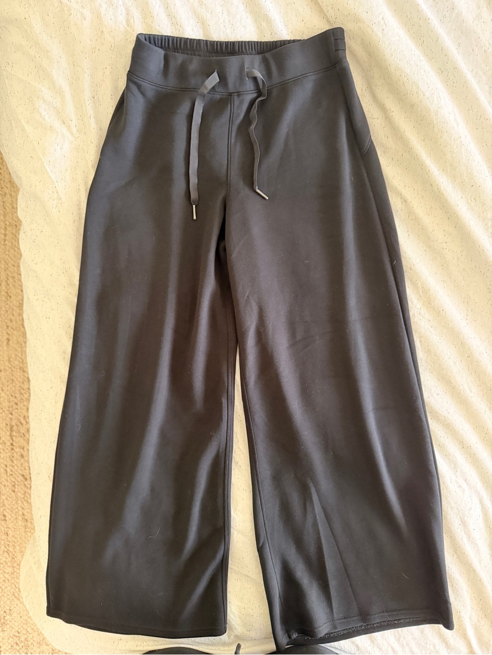 Spanx air essentials wide leg pant size medium. Condition like new. - Picture 3 of 4